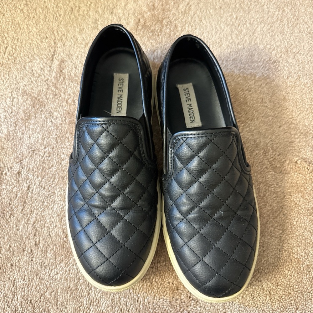 Steve Madden Black Quilted Loafers